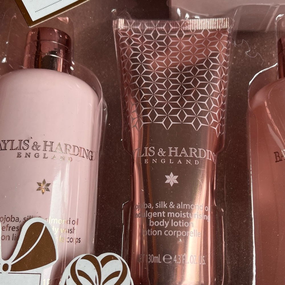 NIB Baylis and Harding gift set - Picture 2 of 4